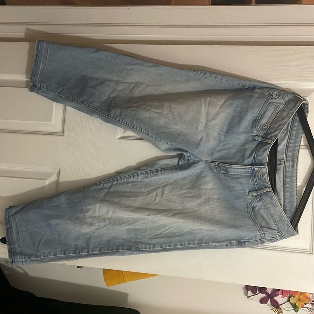 Low waisted “Ana” jeans size 6. Very durable!